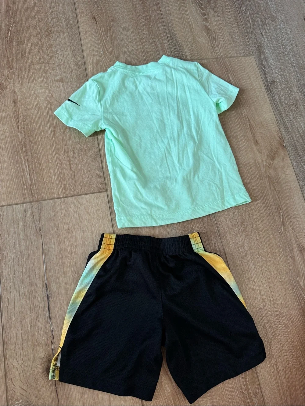 Nike Hazy Rays T-Shirt and Shorts Set Boys size 4 XS